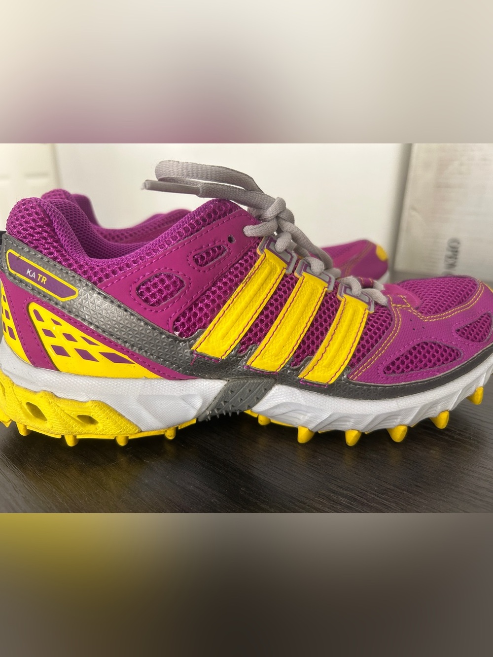 KA-TR Trail Running Shoe in Fuchsia and Yellow